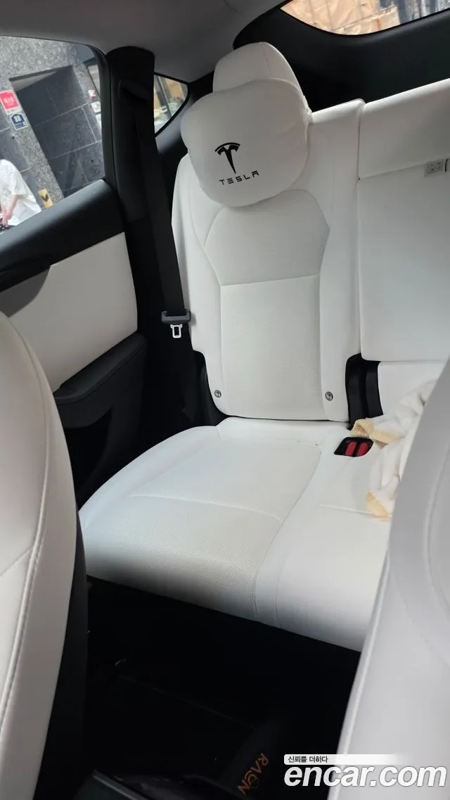 Tesla Model Y — Фото автомобиля 11