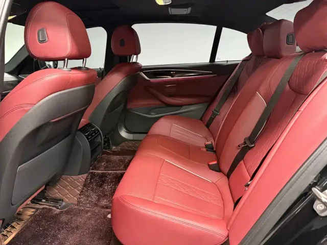 BMW 5 Series — Фото автомобиля 9