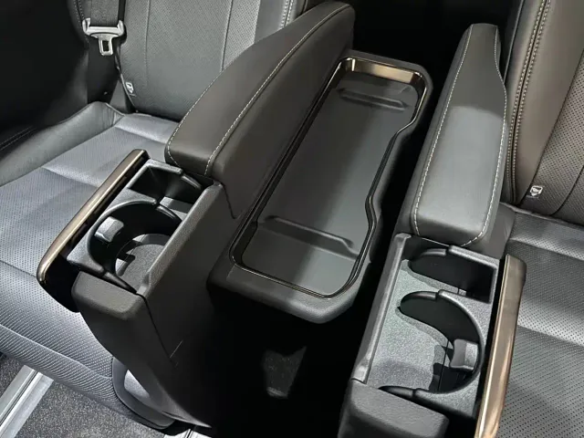 Toyota Vellfire — Фото автомобиля 12