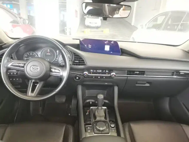 Mazda Axela — Фото автомобиля 9