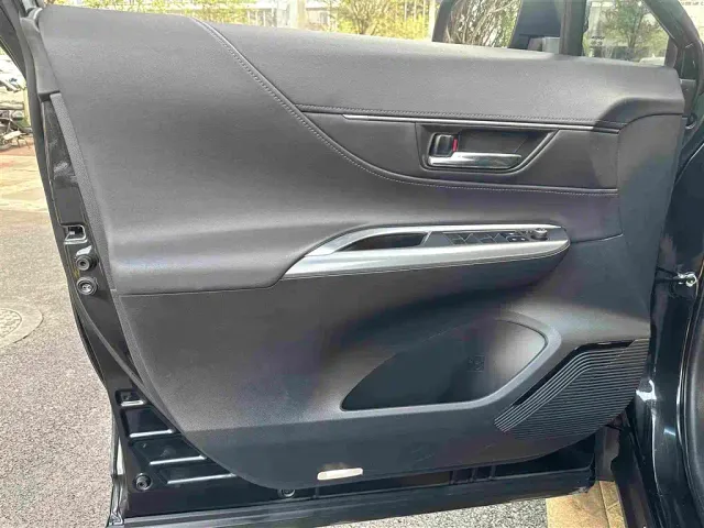 Toyota Harrier — Фото автомобиля 18