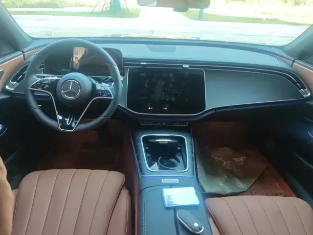 Mercedes-Benz E-Class — Фото автомобиля 12