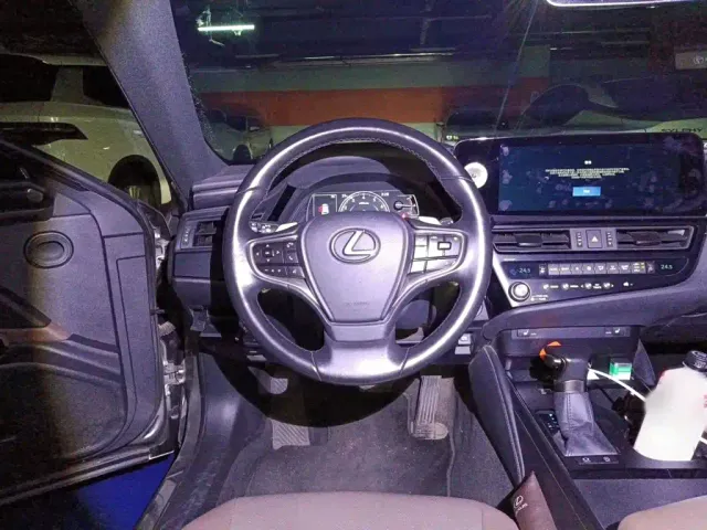 Lexus ES — Фото автомобиля 2