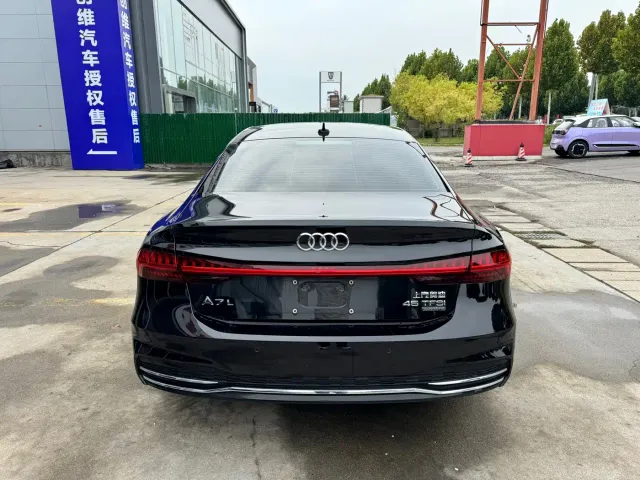 Audi A7L — Фото автомобиля 9