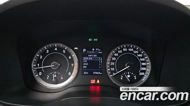 Hyundai Venue — Фото автомобиля 11