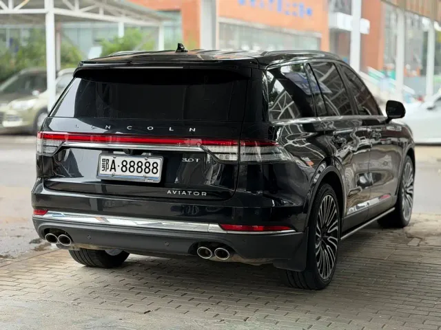 Lincoln Aviator — Фото автомобиля 6