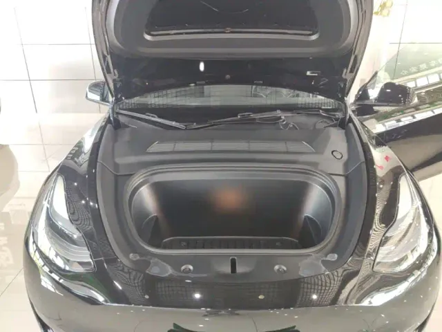 Tesla Model Y — Фото автомобиля 19