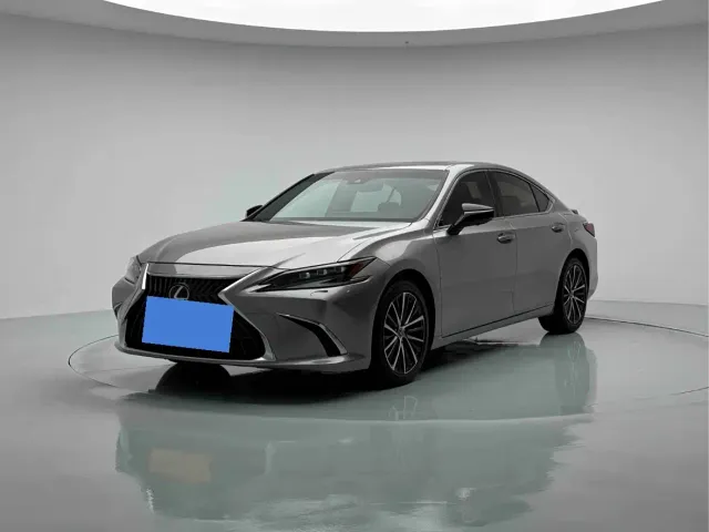 Фотография автомобиля — Lexus ES
