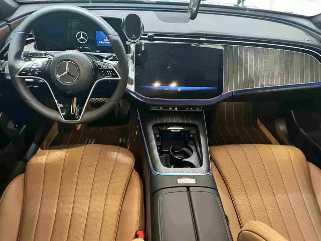 Mercedes-Benz E-Class — Фото автомобиля 15