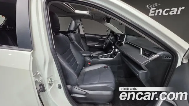 Toyota RAV4 Generation 5 — Фото автомобиля 26