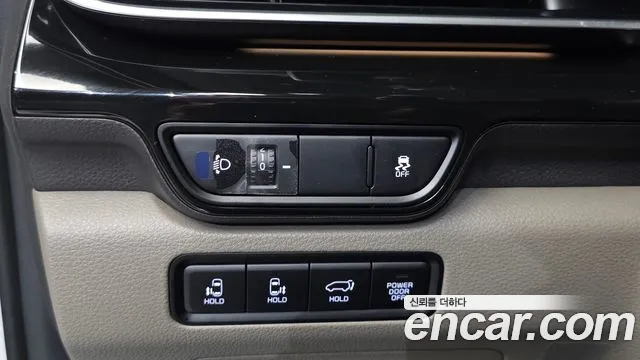 Kia Carnival Generation 4 — Фото автомобиля 23