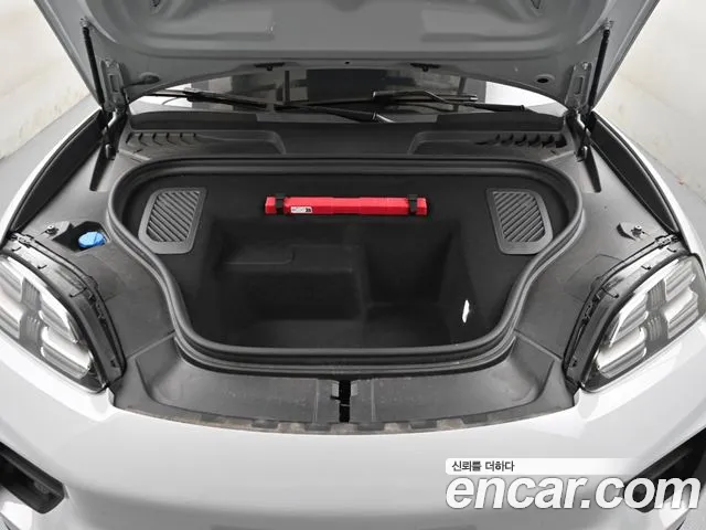 Porsche Macan Electric — Фото автомобиля 6