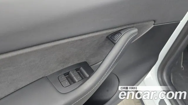 Tesla Model Y — Фото автомобиля 26