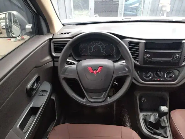 Wuling Hongguang V — Фото автомобиля 6