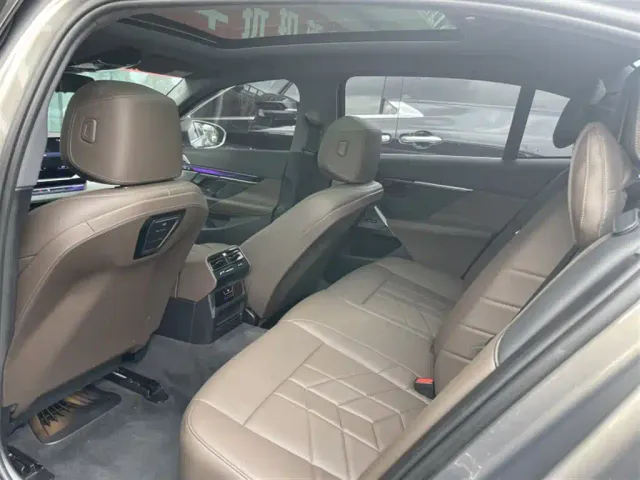 BMW 5 Series — Фото автомобиля 5