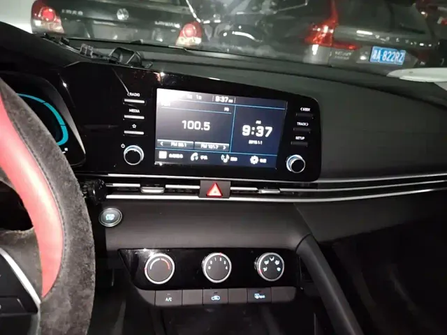 Hyundai Elantra — Фото автомобиля 12