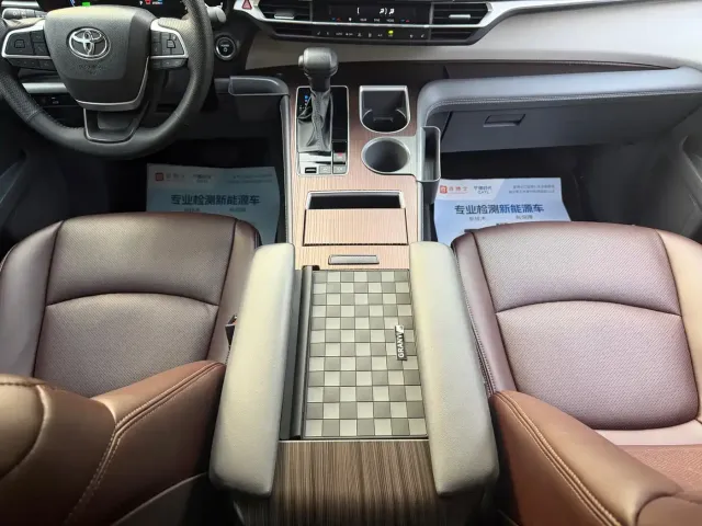 Toyota Granvia — Фото автомобиля 11