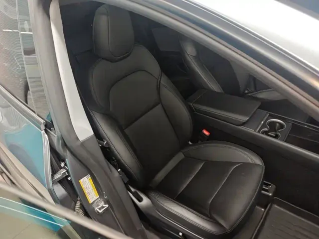 Tesla Model Y — Фото автомобиля 24