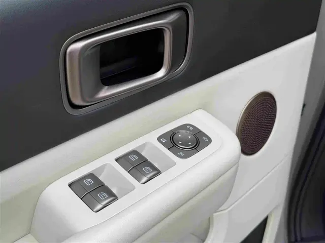 Li Auto MEGA — Фото автомобиля 12
