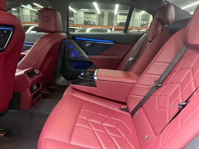BMW 5 Series — Фото автомобиля 16