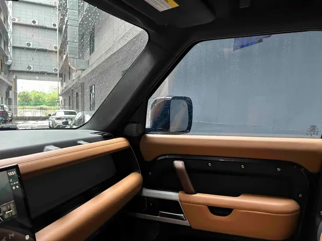 Land Rover Defender — Фото автомобиля 7