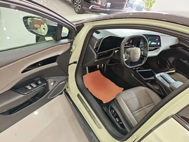 Hongqi EH7 — Фото автомобиля 15