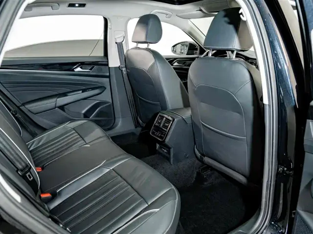 Volkswagen Passat — Фото автомобиля 21