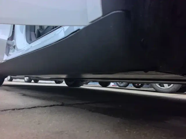 Tesla Model Y L — Фото автомобиля 20