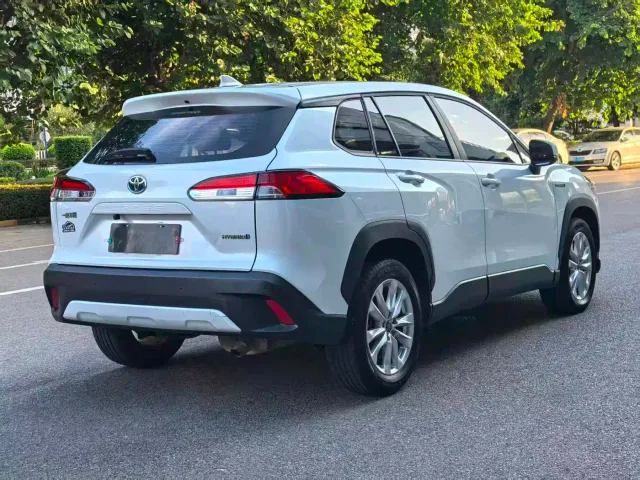 Toyota Corolla Cross — Фото автомобиля 4