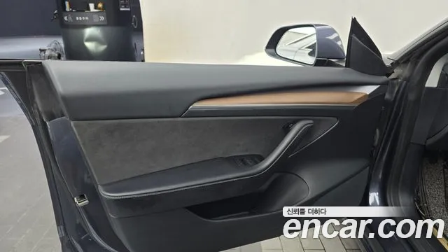 Tesla Model 3 — Фото автомобиля 20