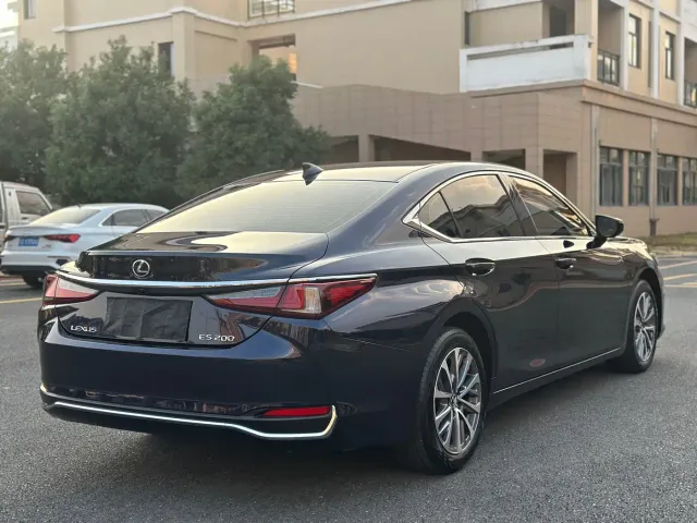 Lexus ES — Фото автомобиля 6