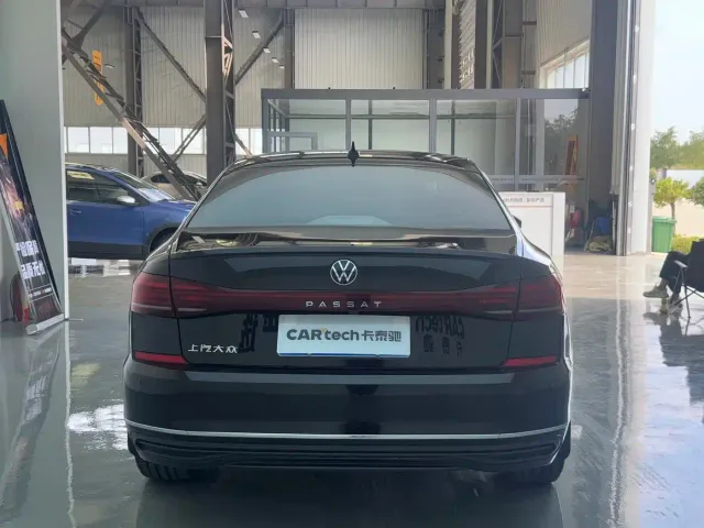 Volkswagen Passat — Фото автомобиля 12