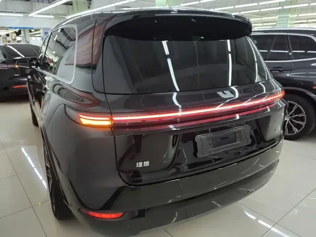 Li Auto L9 — Фото автомобиля 4