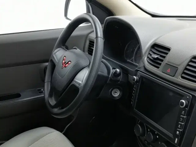 Wuling Hongguang — Фото автомобиля 22