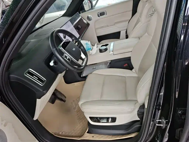 Li Auto L8 — Фото автомобиля 14