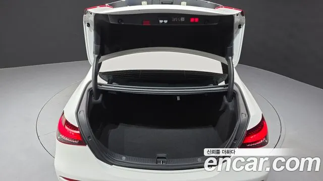 Mercedes-Benz E-Class — Фото автомобиля 20