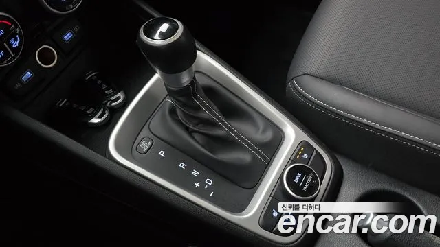 Hyundai Venue — Фото автомобиля 9