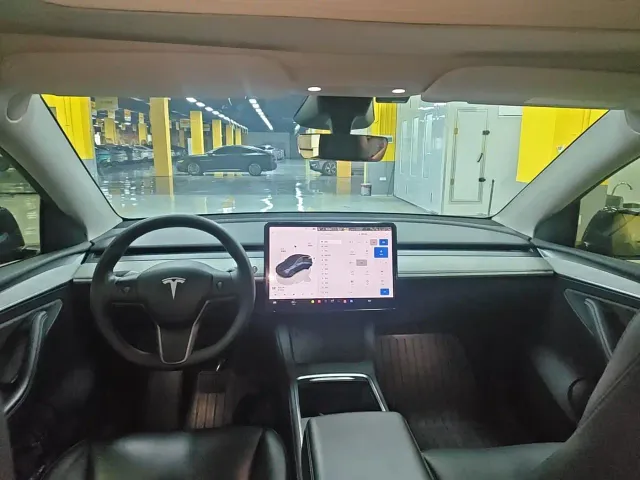 Tesla Model Y — Фото автомобиля 8