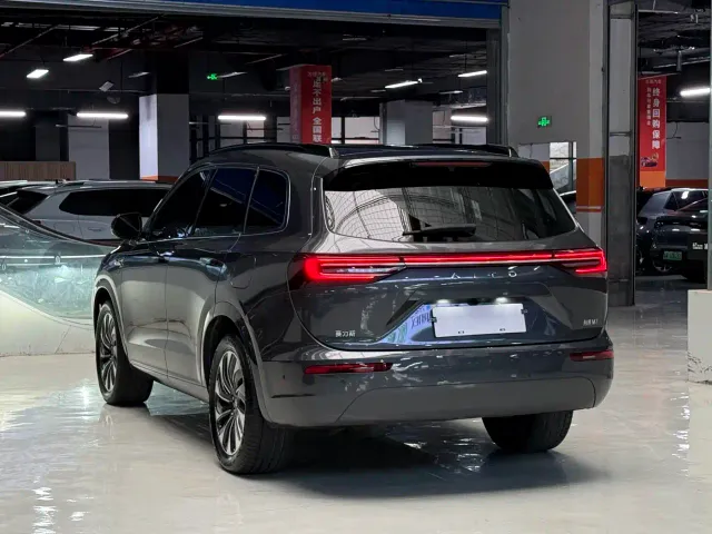 Aito M7 — Фото автомобиля 5