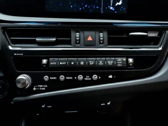 Lexus ES — Фото автомобиля 21