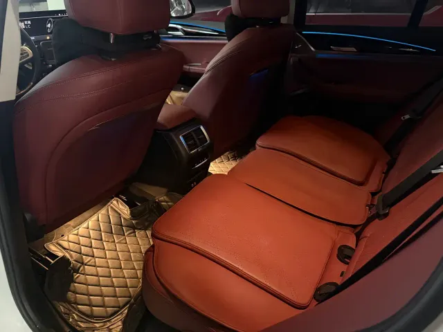 BMW iX3 — Фото автомобиля 4