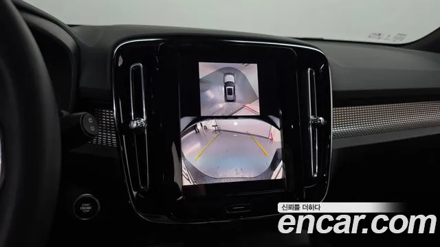 Вольво XC40 B4 Black Edition — Фото автомобиля 16