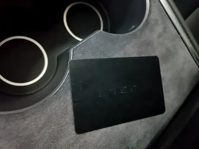 Tesla Model Y — Фото автомобиля 8