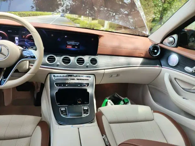 Mercedes-Benz E-Class — Фото автомобиля 12