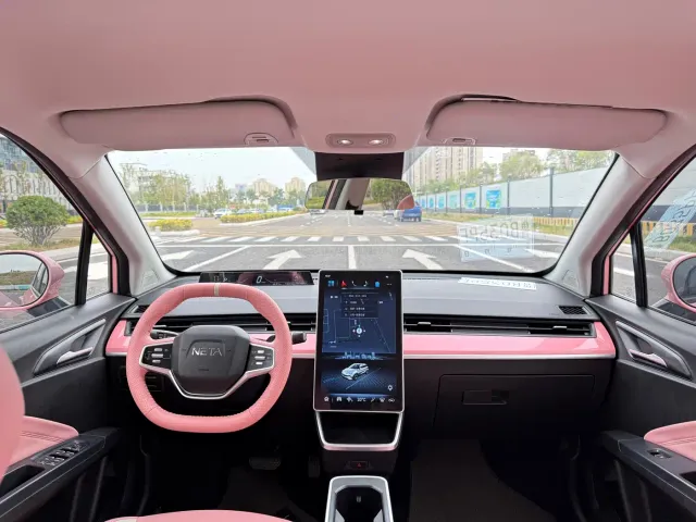 Nezha Auto Nezha V 2021 Long Range Entertainment Edition — Фото автомобиля 11