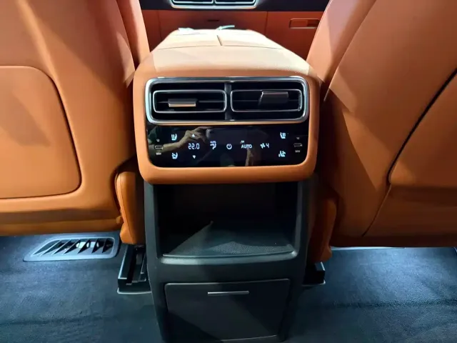 Li Auto L7 — Фото автомобиля 12