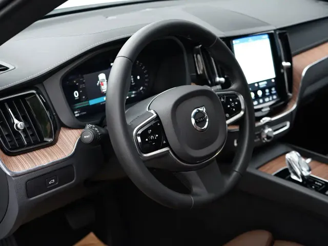 Volvo XC60 — Фото автомобиля 15
