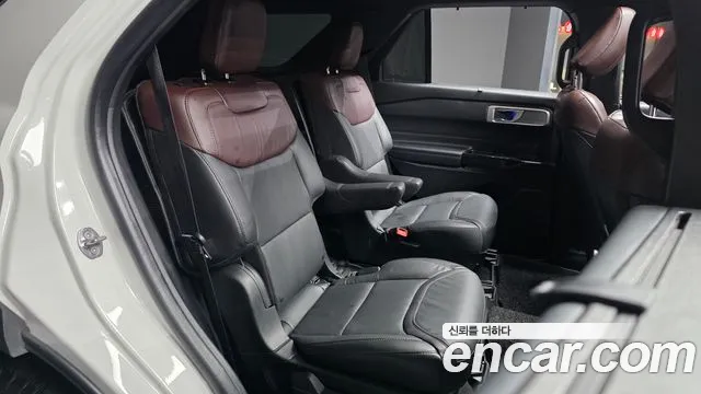 Ford Explorer Explorer 6 поколение 3.0 Platinum 4WD — Фото автомобиля 10