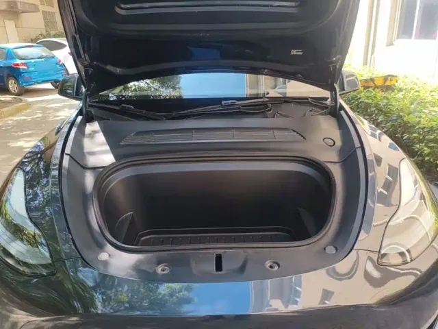 Tesla Model Y — Фото автомобиля 19