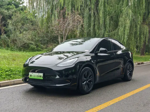 Фотография автомобиля — Tesla Model Y